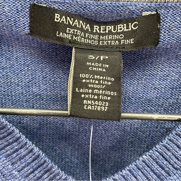 NEW Banana Republic Extra Fine Merino blue v neck knit sweater - Picture 11 of 12